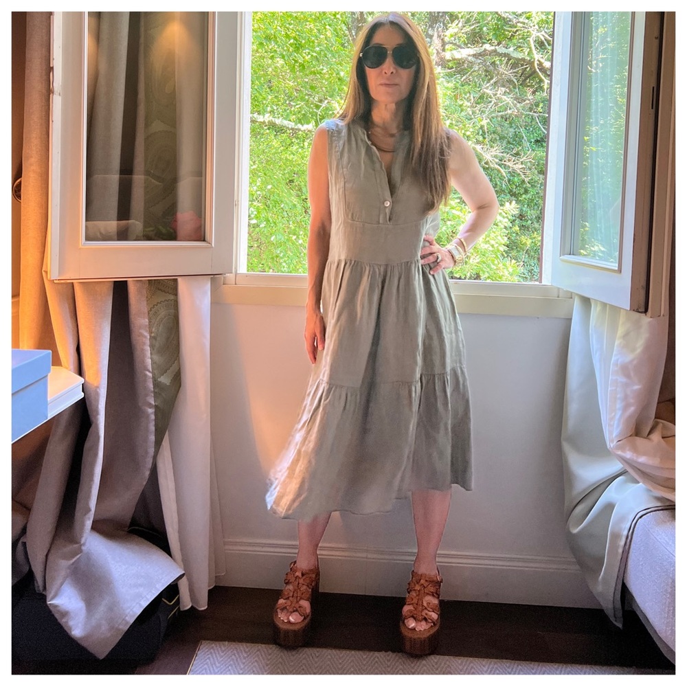 MADE IN ITALY 🇮🇹 TIERED LINEN DRESS

Posh live from Italy